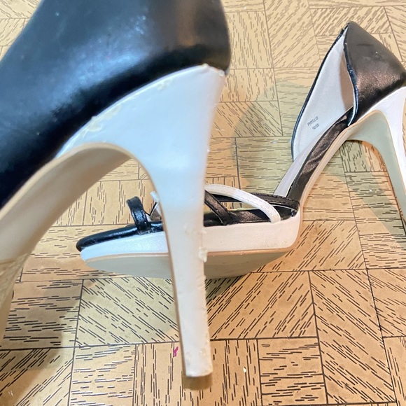 Black and white high heels - Picture 2 of 3